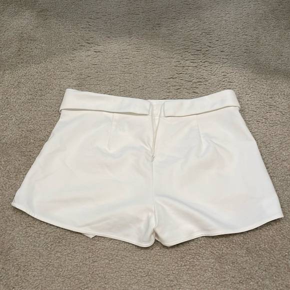 Zara Pants - Zara Basic women shorts white size L